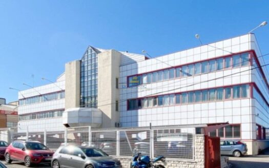 Edificio en alquiler en Valdelacasa