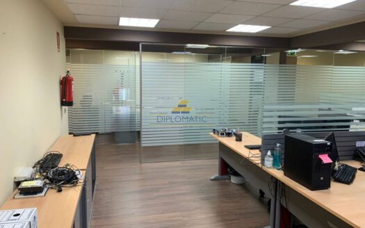 Oficina en alquiler en Cuatro Caminos