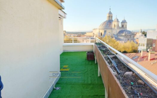 Ático en alquiler en Palacio