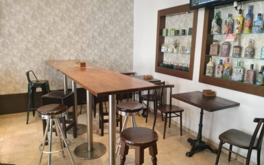Local en traspaso en Cortes-Huertas